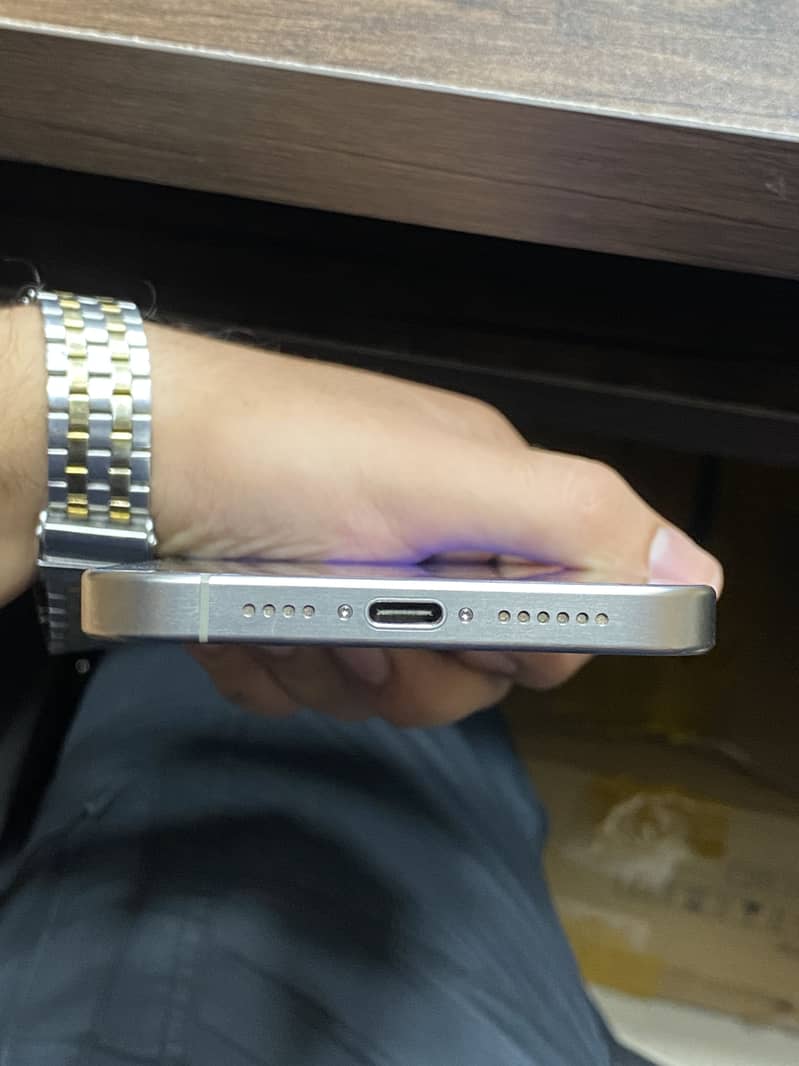 Apple iPhone 15 Pro Max 4