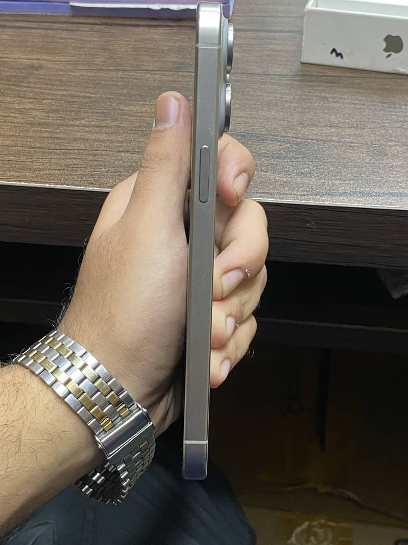 Apple iPhone 15 Pro Max 5