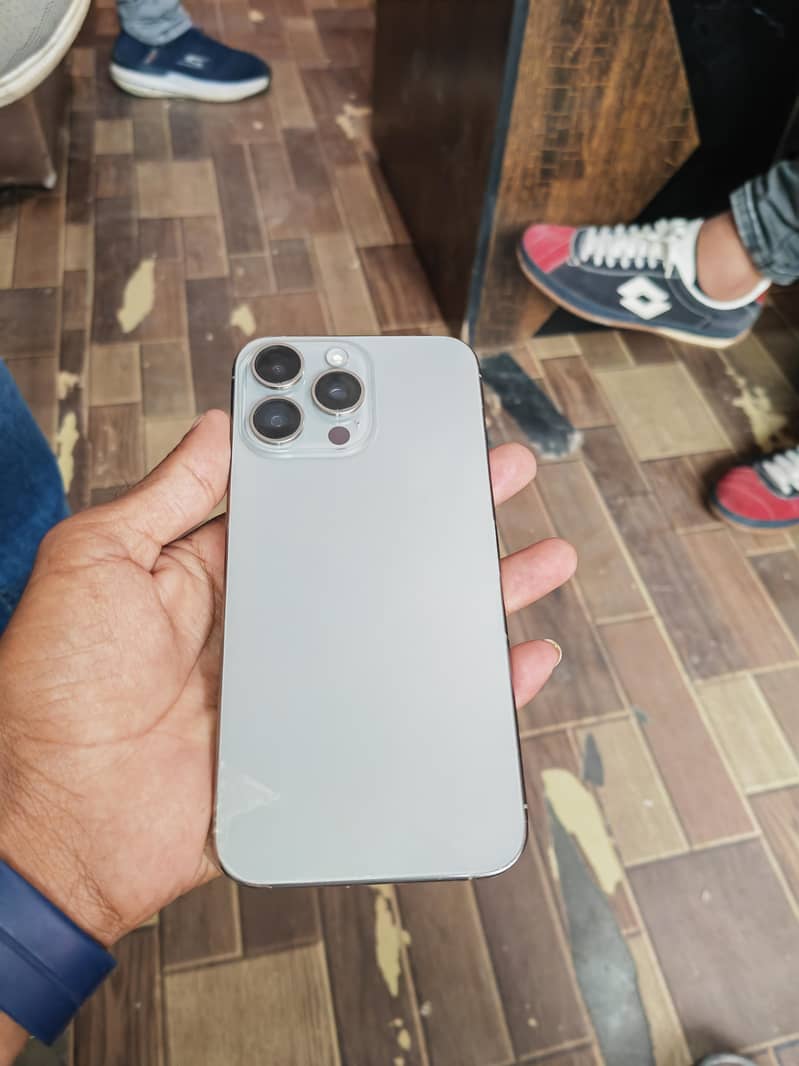 Apple iPhone 15 Pro Max 0