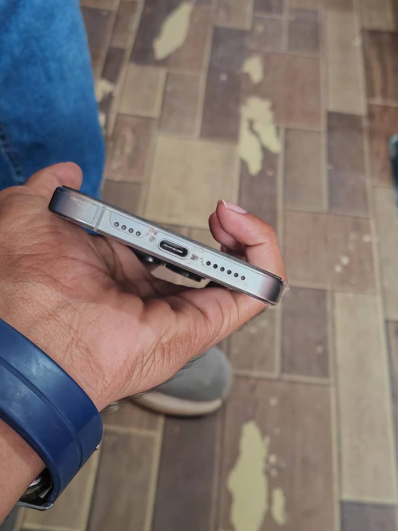 Apple iPhone 15 Pro Max 1