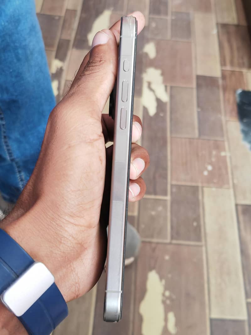 Apple iPhone 15 Pro Max 3