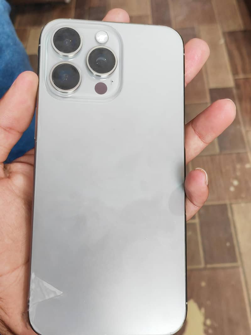 Apple iPhone 15 Pro Max 4