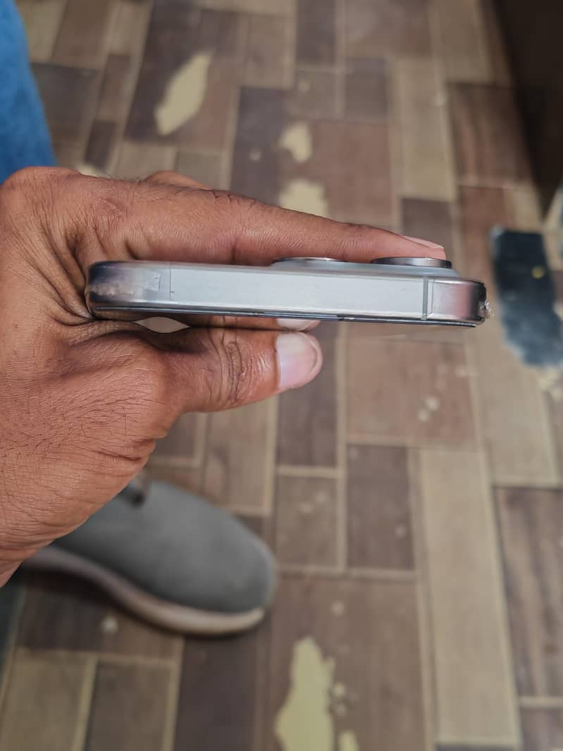 Apple iPhone 15 Pro Max 5