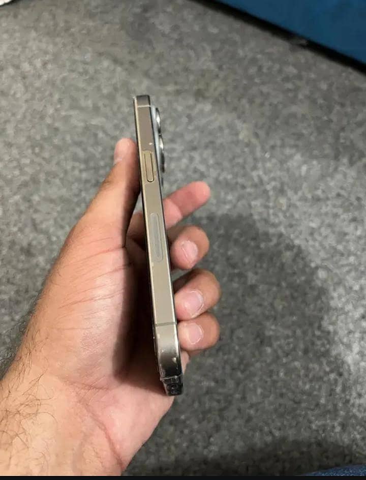 Apple iPhone 15 Pro 1