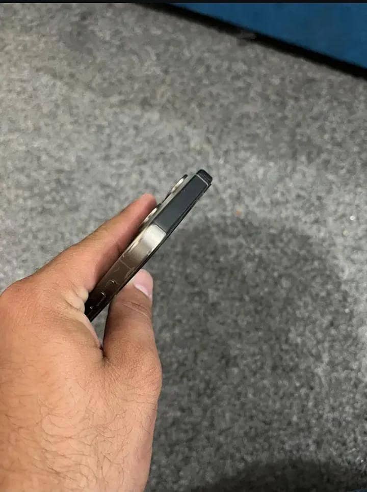 Apple iPhone 15 Pro 3