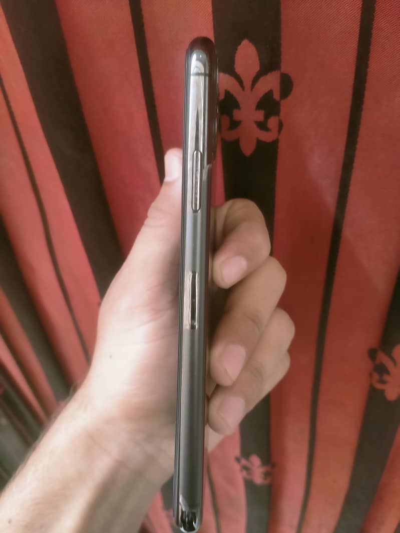 Apple iPhone 11 Pro Max 1