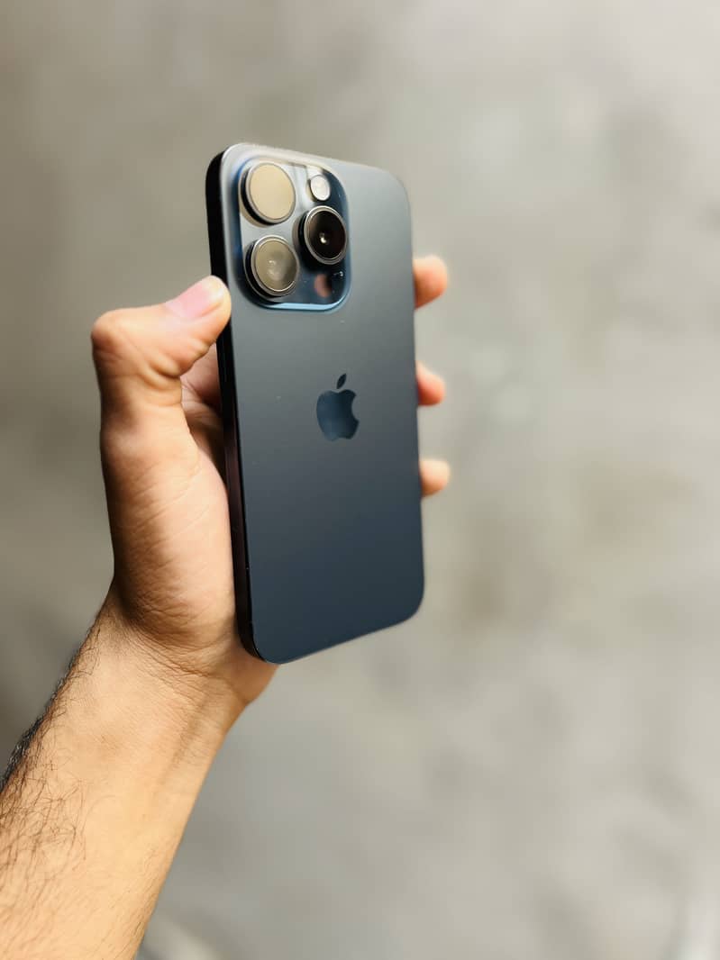 Apple iPhone 15 Pro 3
