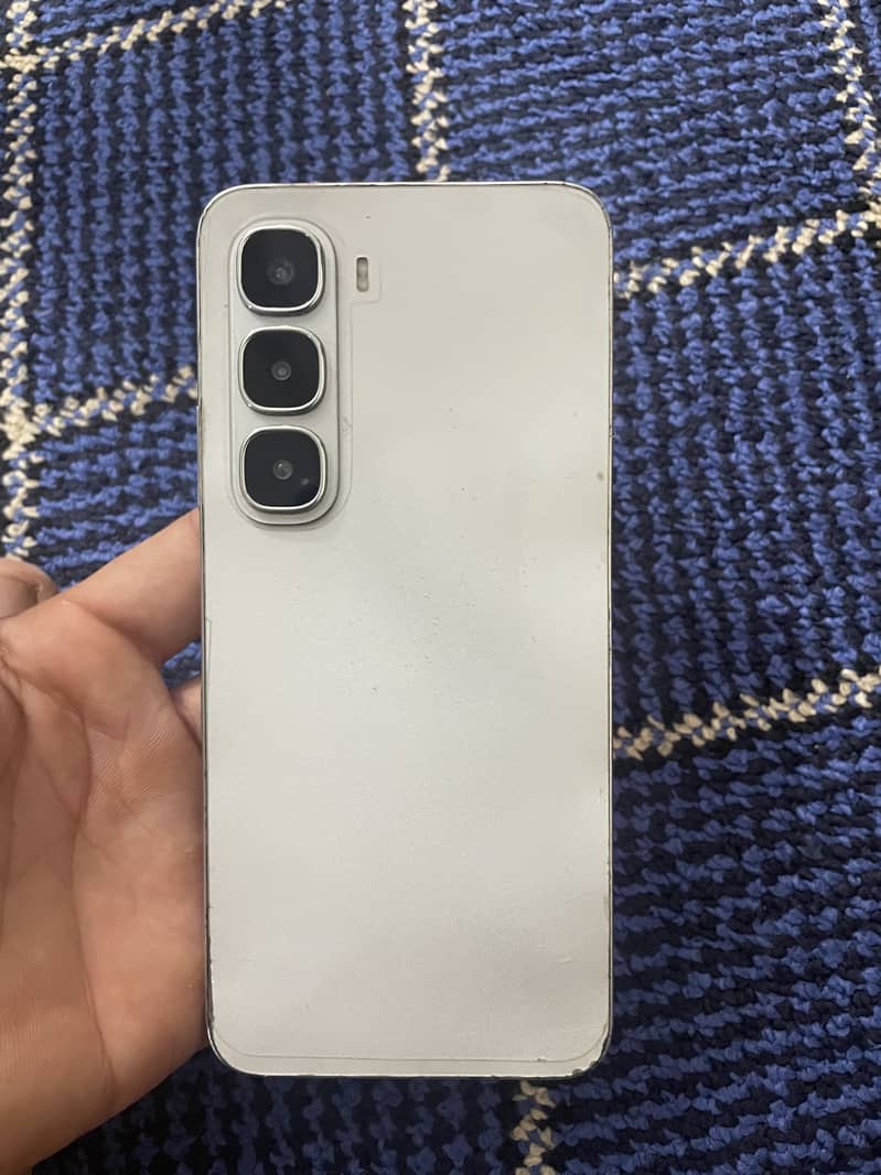 Infinix hot60i 3