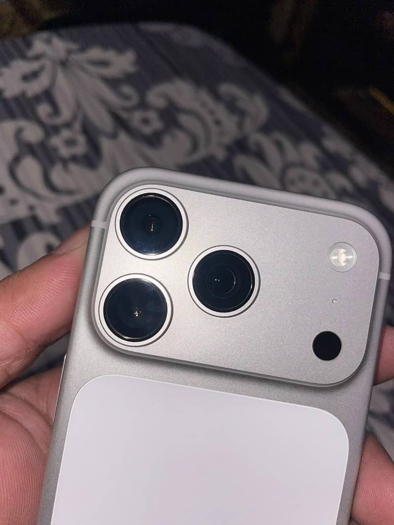 Apple iPhone 17 Pro 1