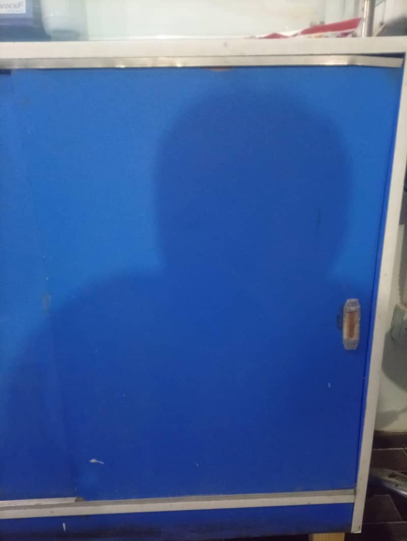 storage box /table 0