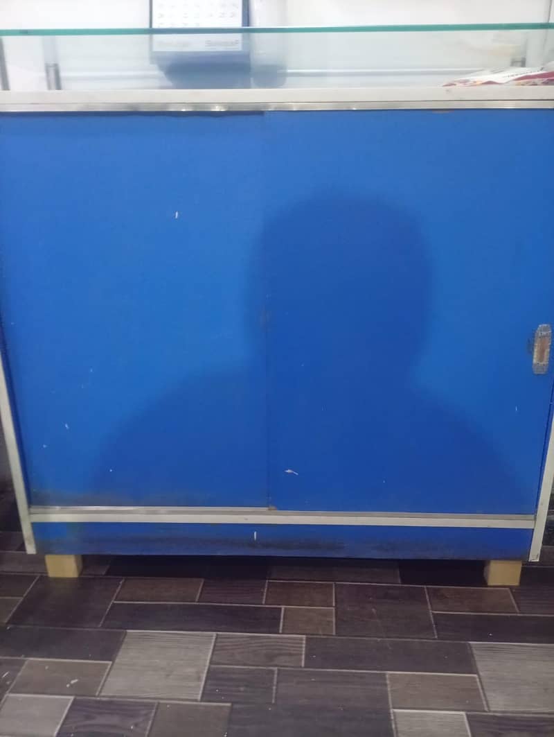 storage box /table 3