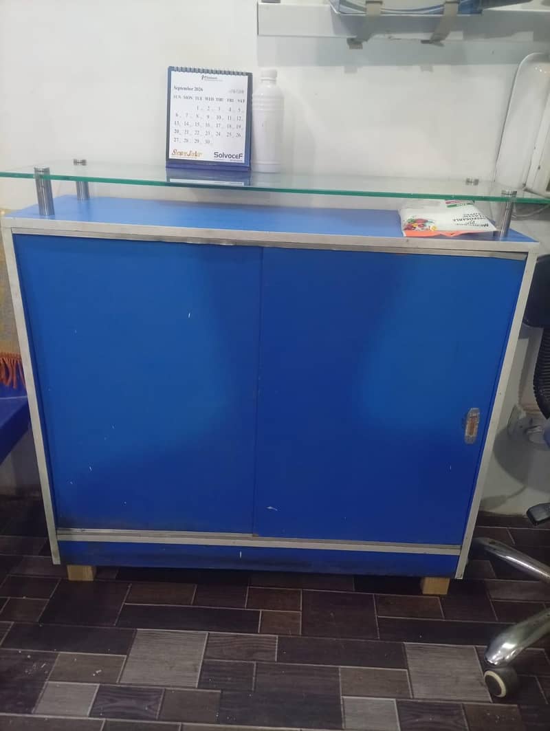storage box /table 8