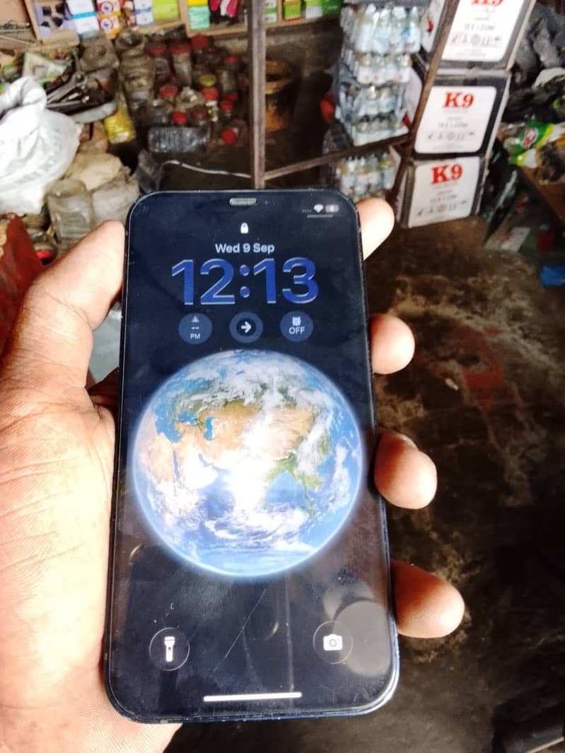 Apple iPhone 12 4