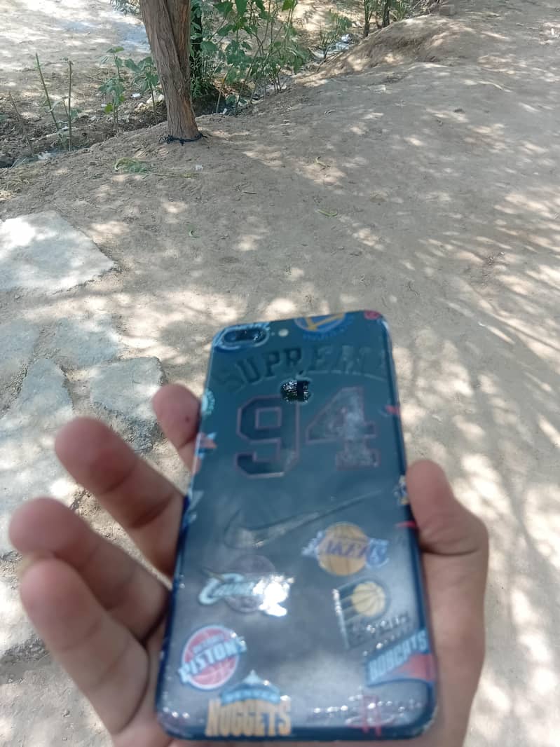 Apple iPhone 7 Plus 0