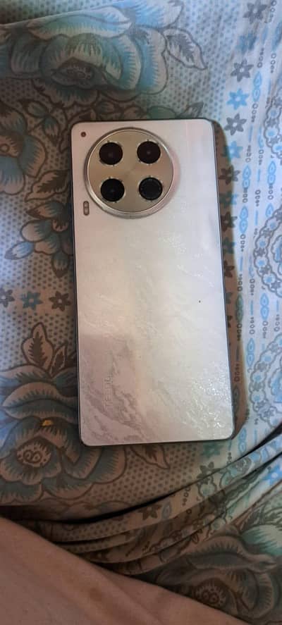 Tecno CAMON 30 8/256 hen 10by10 hen only siet hen dabba gom ho gaie he