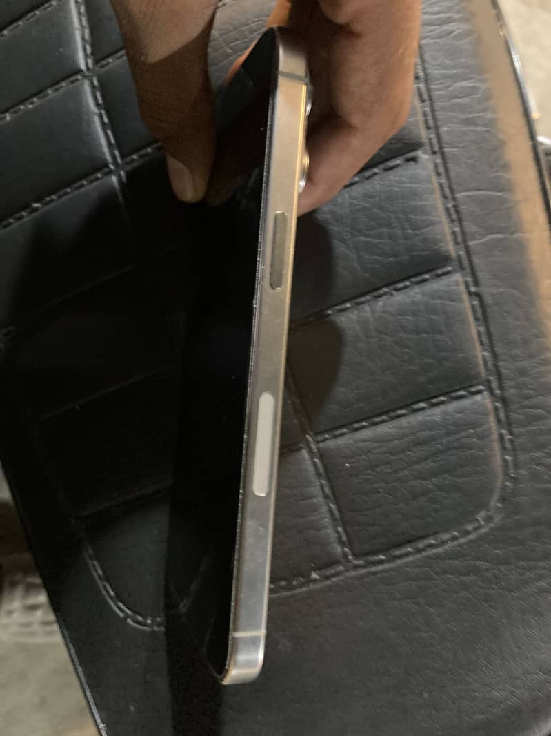Apple iPhone 15 Pro Max 3