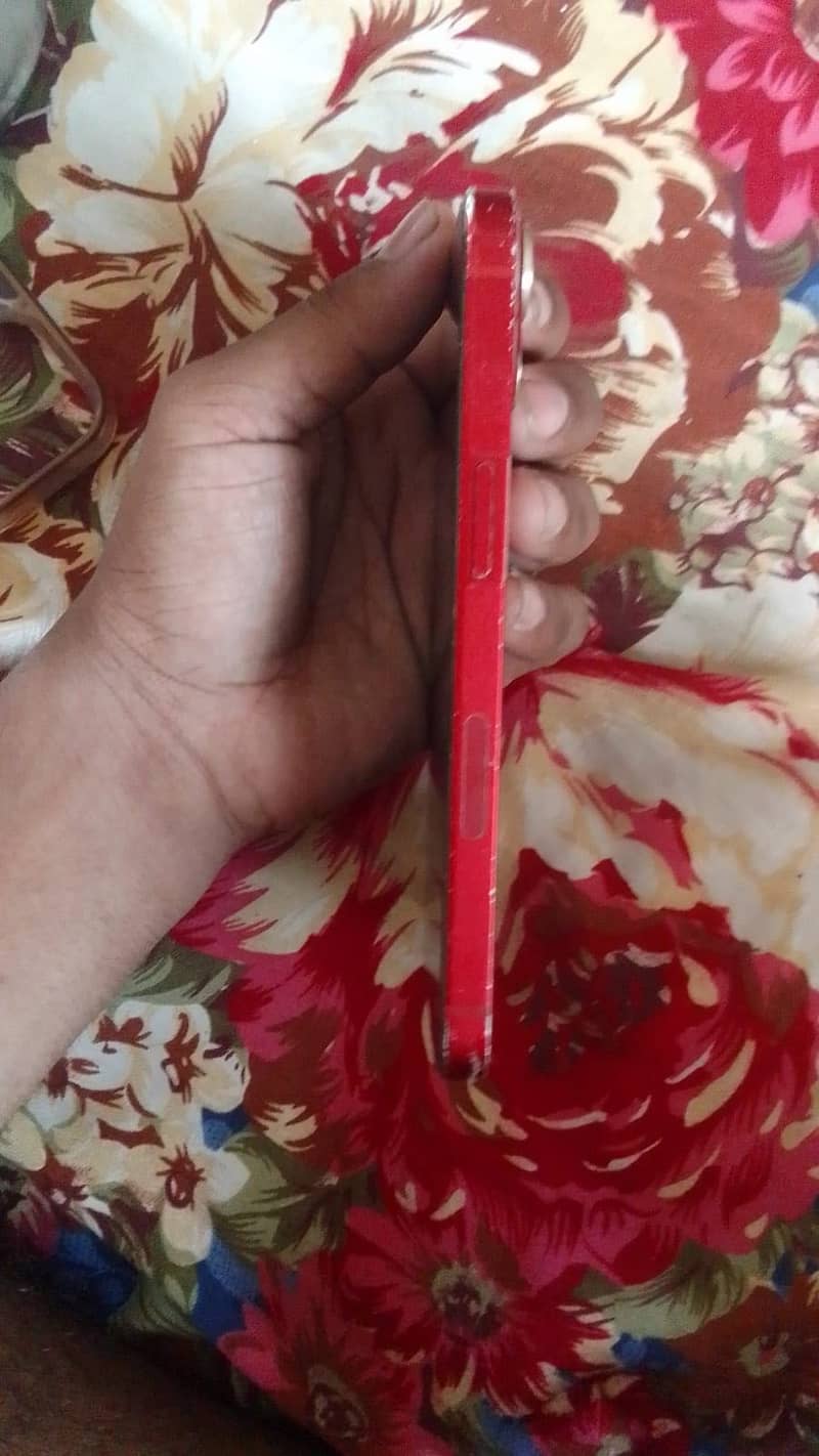 Apple iPhone 13 4