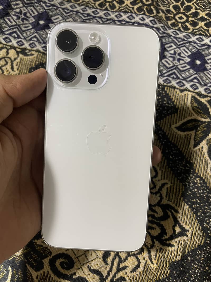 Apple iPhone 14 Pro Max 1