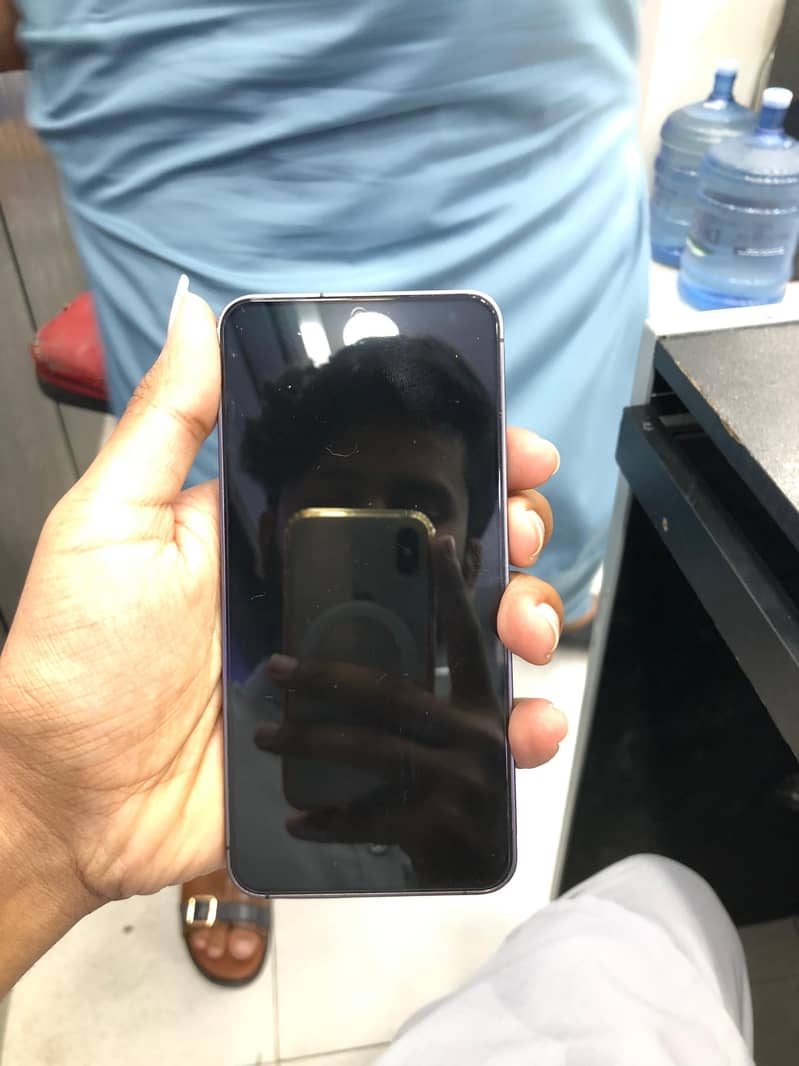 Samsung Mobile S24 1