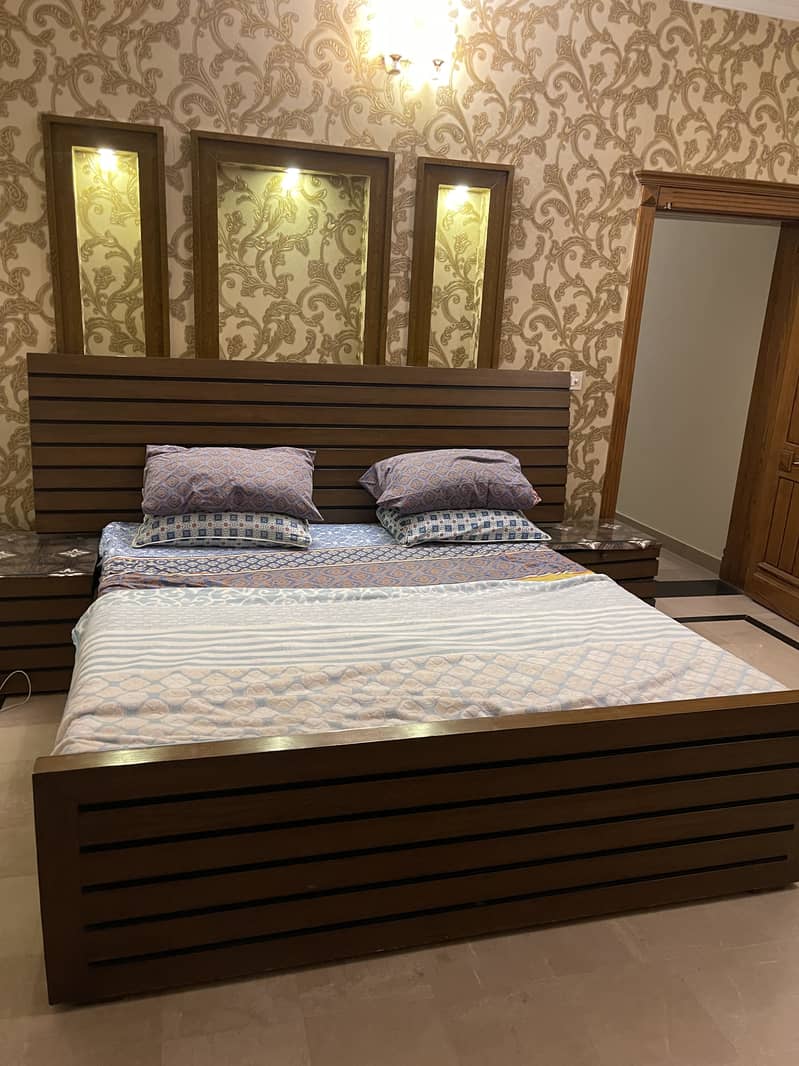 King Bed 0