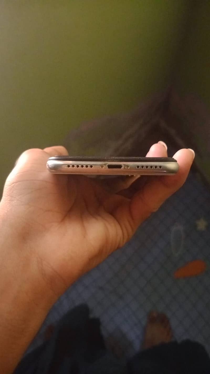 Apple iPhone X 3