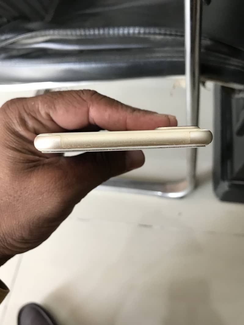 Apple iPhone 7 Plus 0