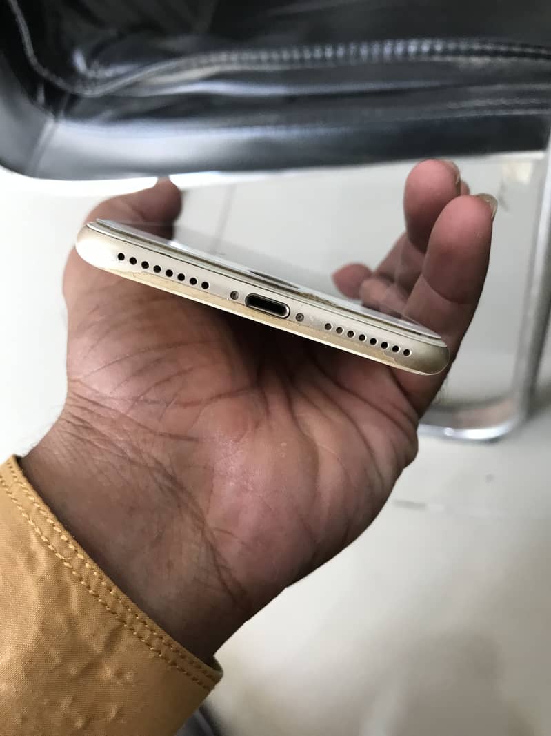 Apple iPhone 7 Plus 2
