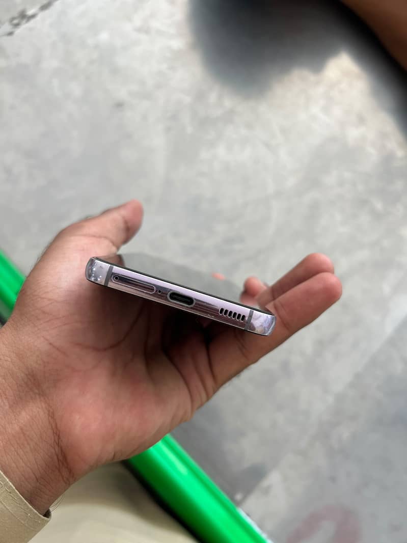 Samsung Mobile S22 2