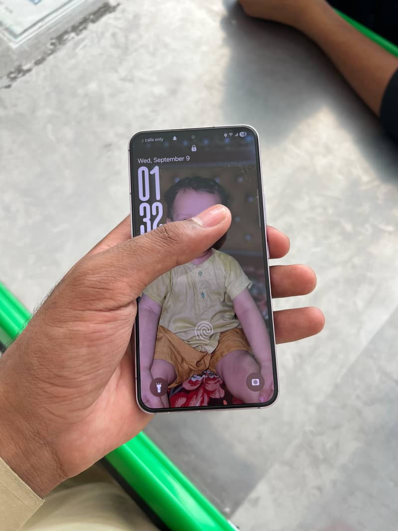 Samsung Mobile S22 4