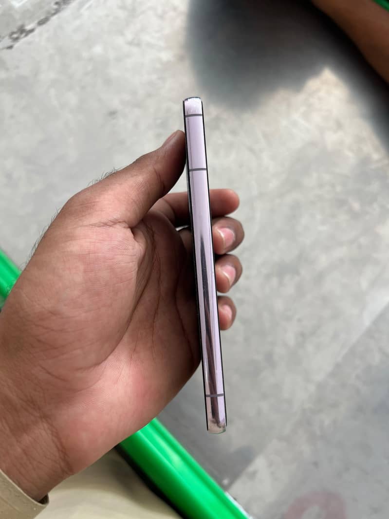 Samsung Mobile S22 5