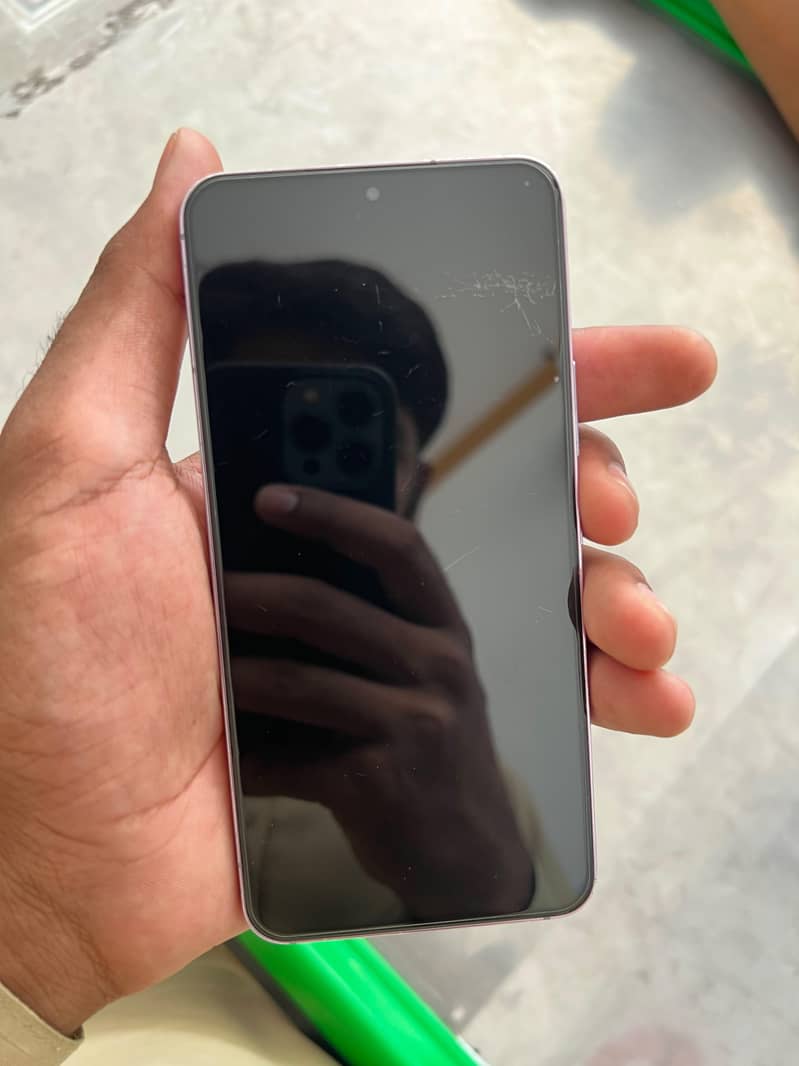 Samsung Mobile S22 6