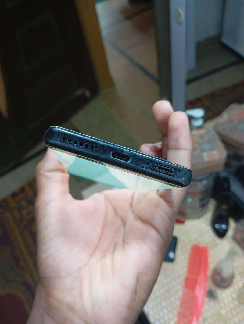 Motorola Edge Plus 1