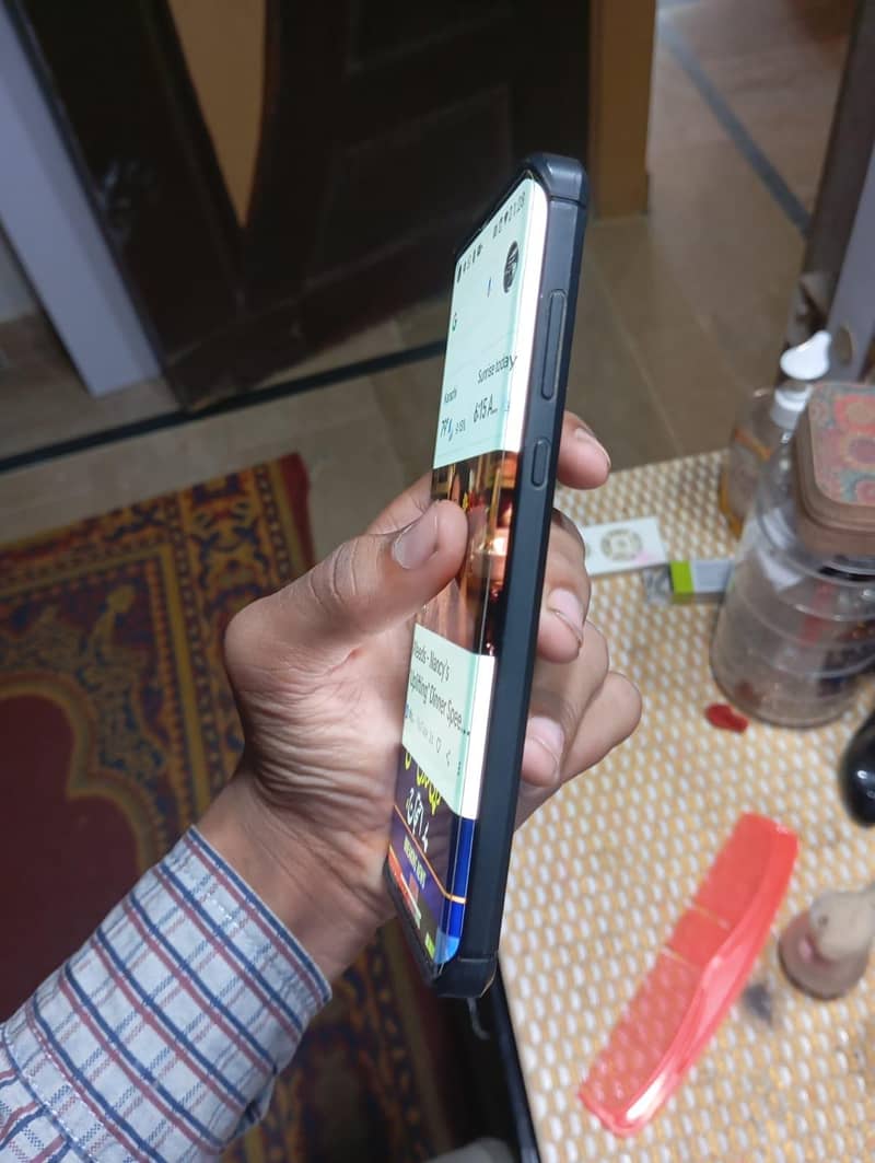 Motorola Edge Plus 6