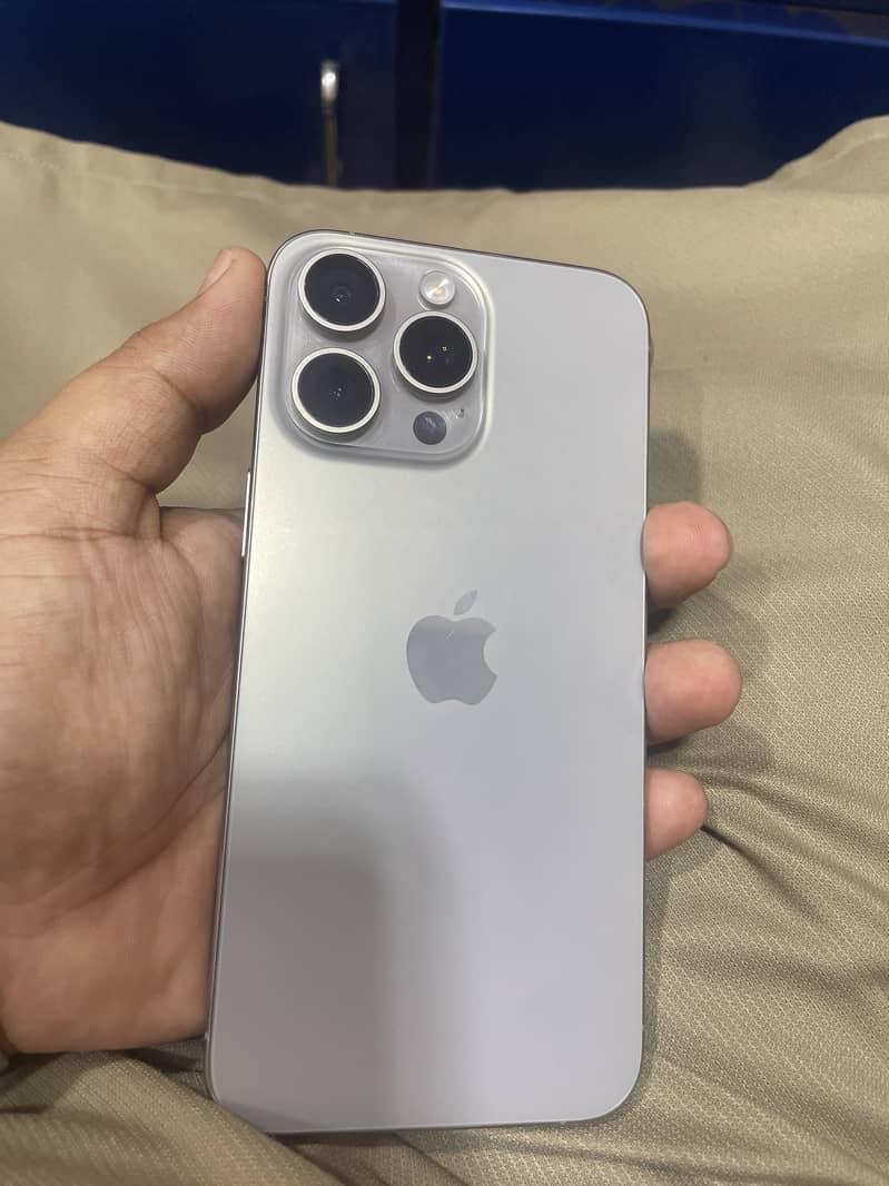 Apple iPhone 15 Pro Max 0
