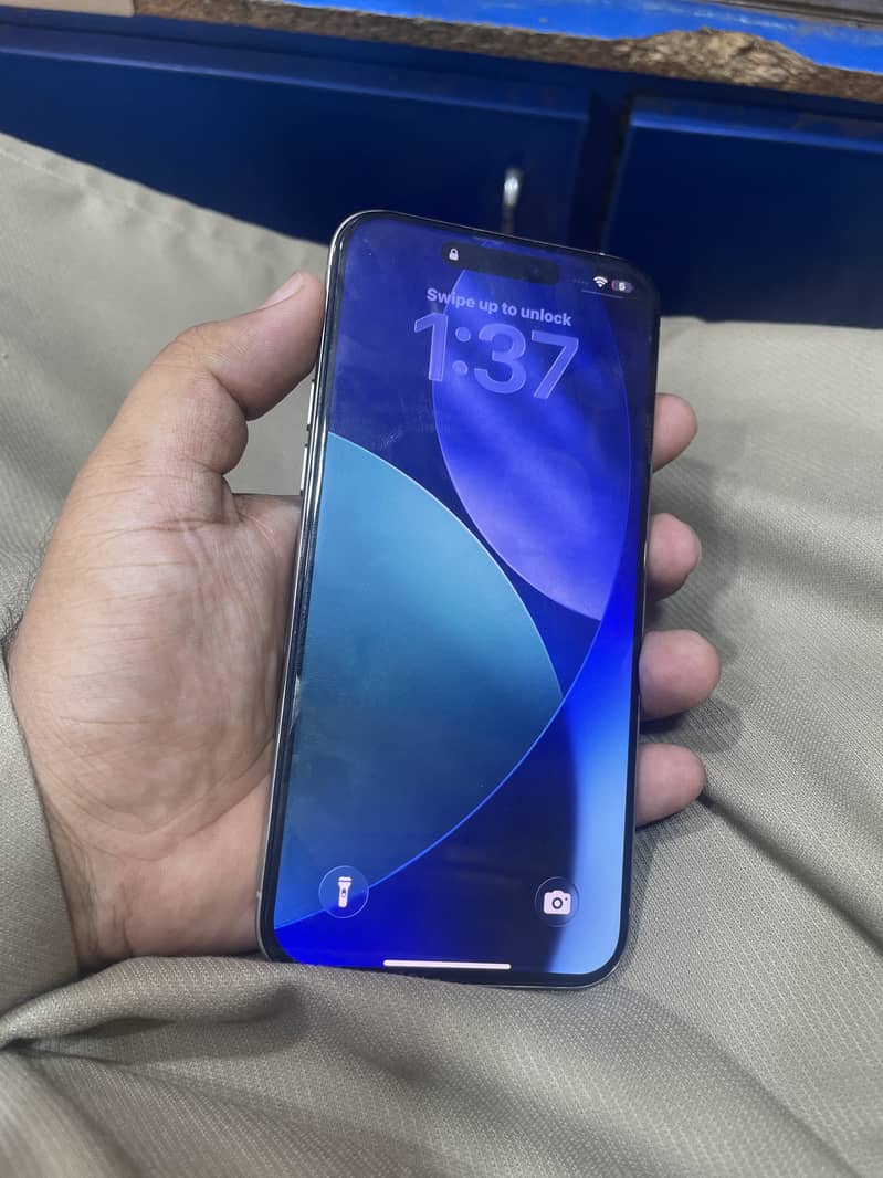 Apple iPhone 15 Pro Max 2
