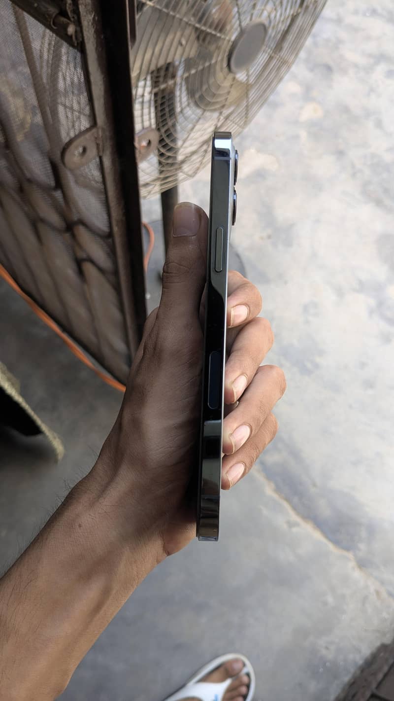 iPhone 12 Pro Max 3