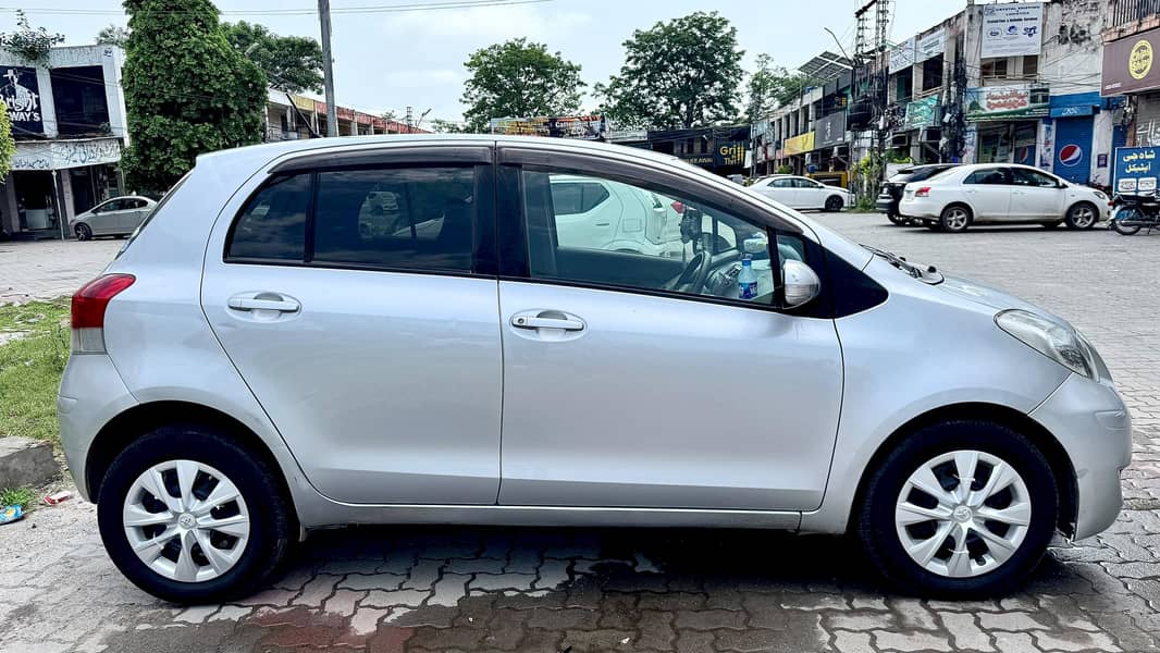 Toyota Vitz 2012 3