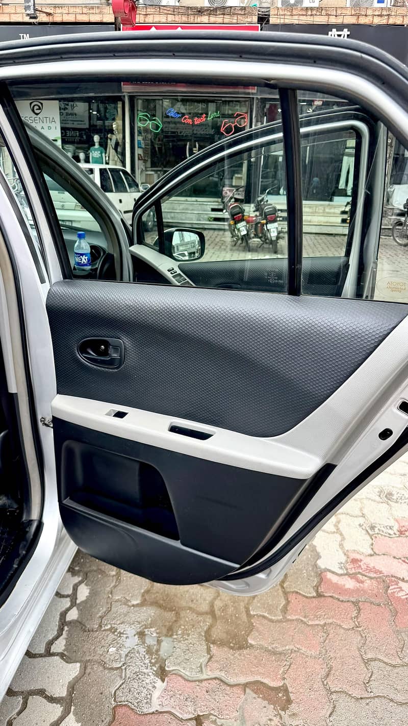 Toyota Vitz 2012 11