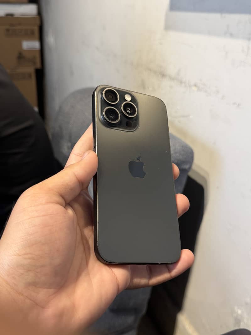 Apple iPhone 15 Pro Max 1
