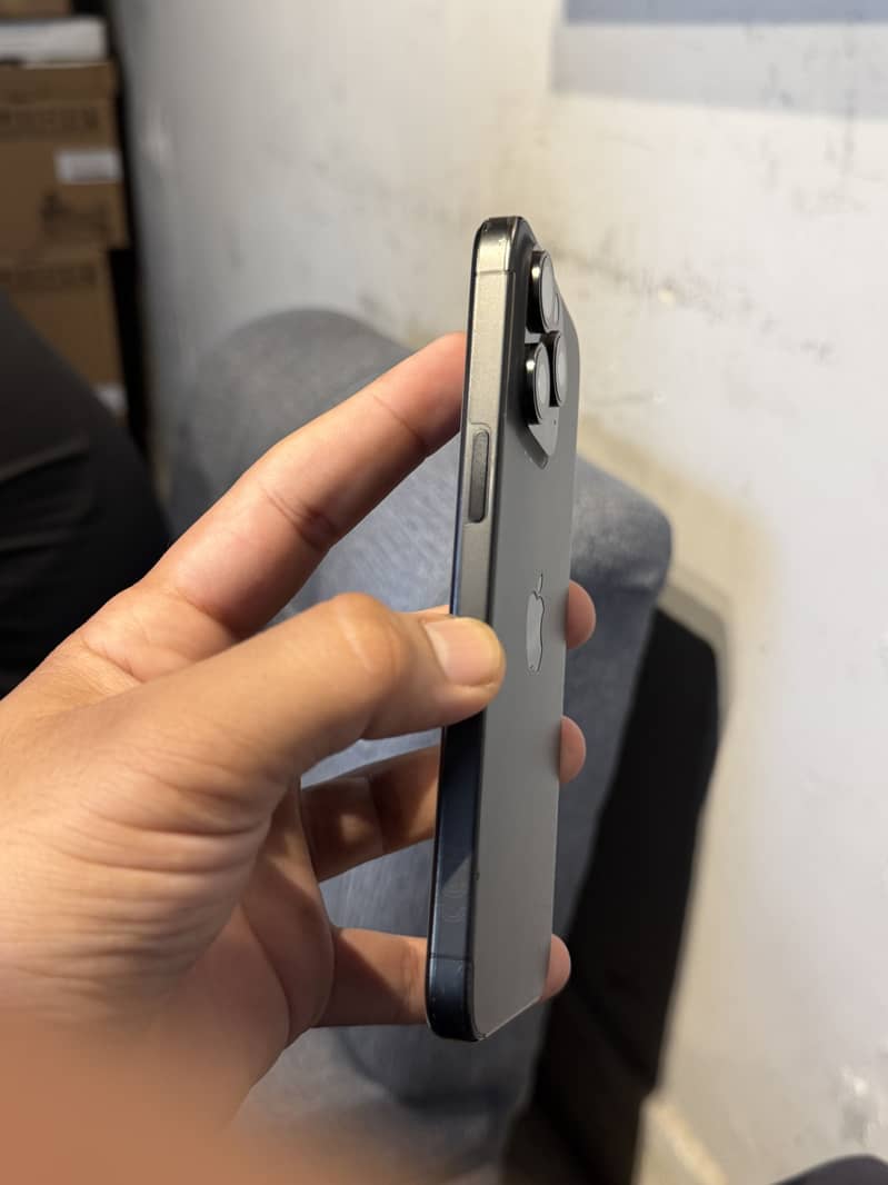 Apple iPhone 15 Pro Max 3