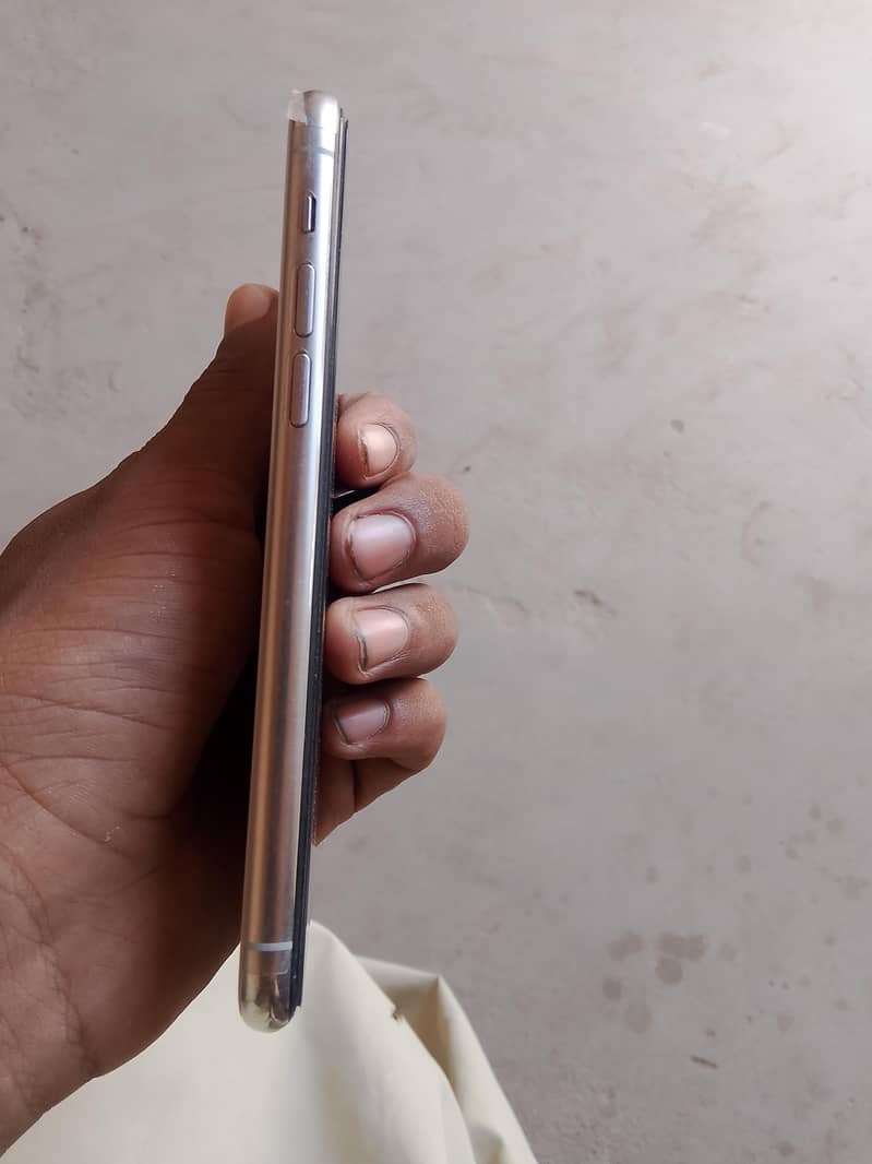 Apple iPhone 11 Pro 1