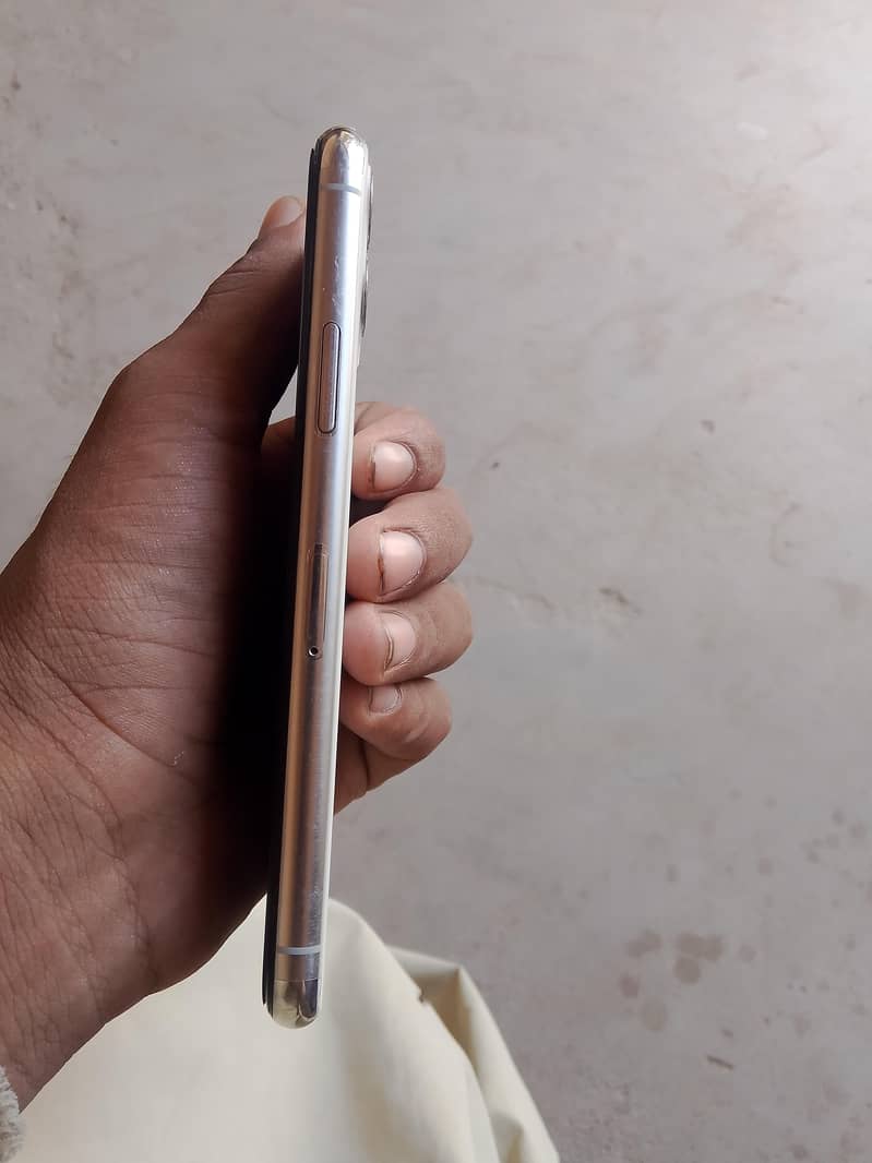 Apple iPhone 11 Pro 3