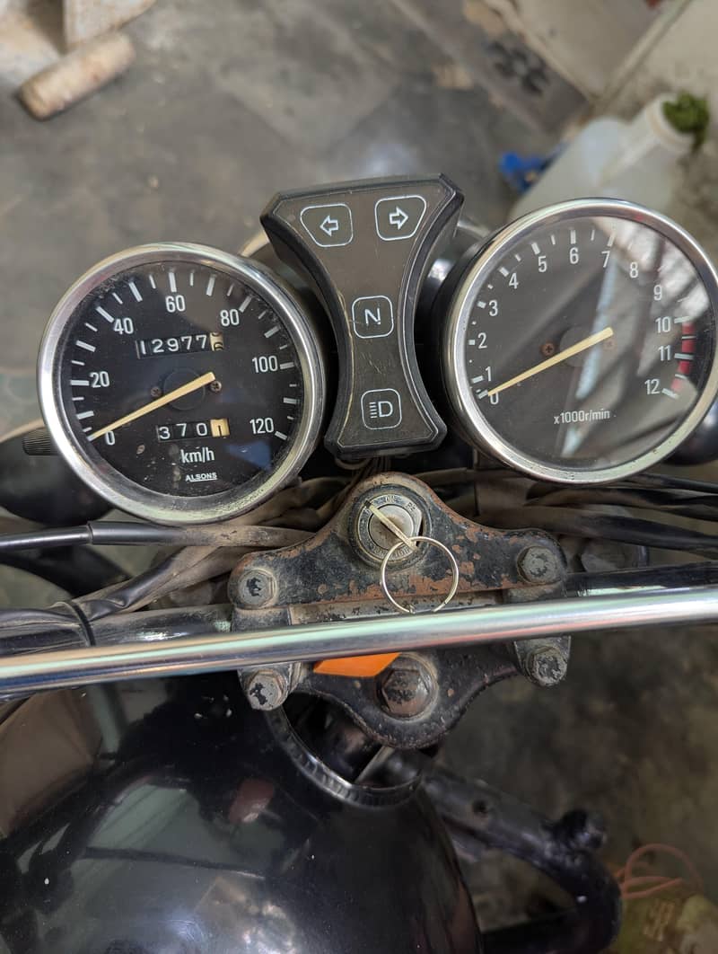 SUZUKI GS 150 6