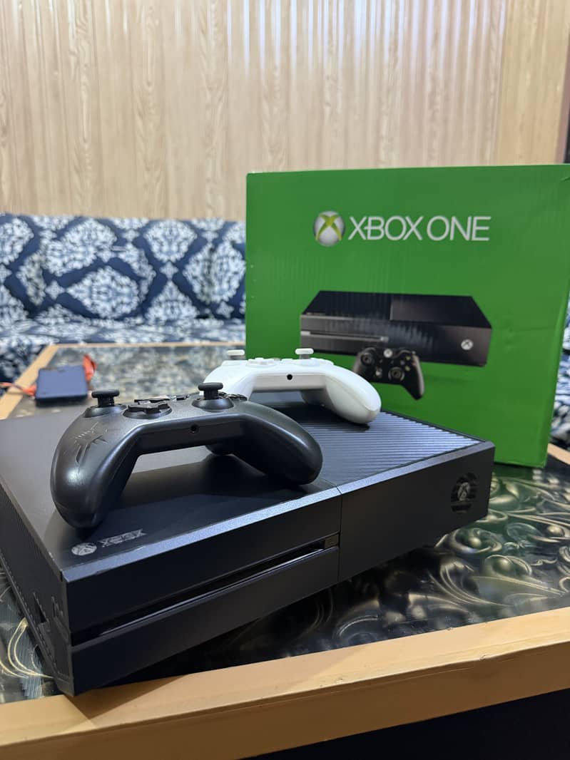 X box One 1 TB 1