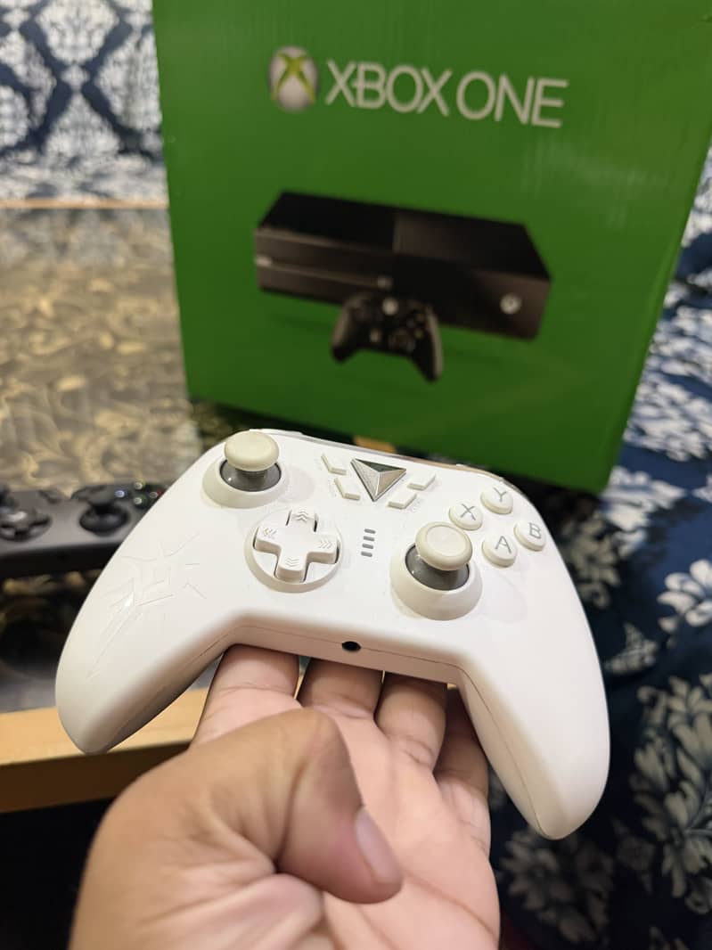 X box One 1 TB 3