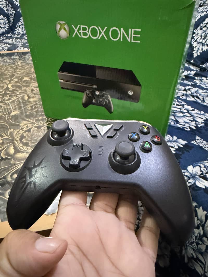 X box One 1 TB 5