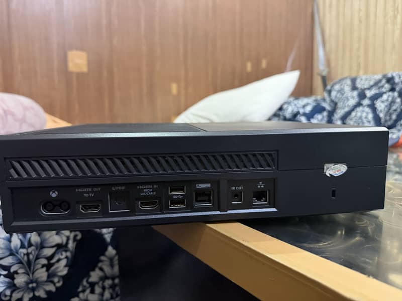 X box One 1 TB 6
