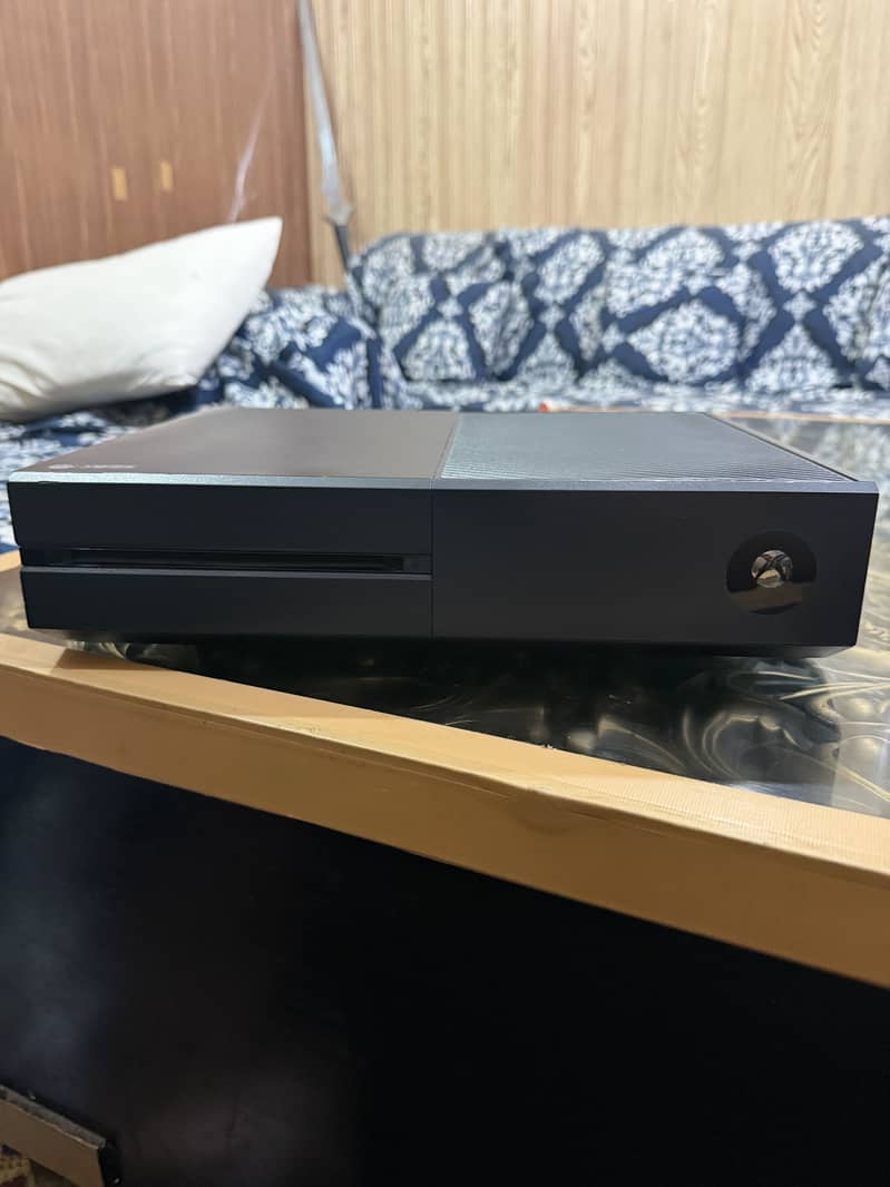 X box One 1 TB 7