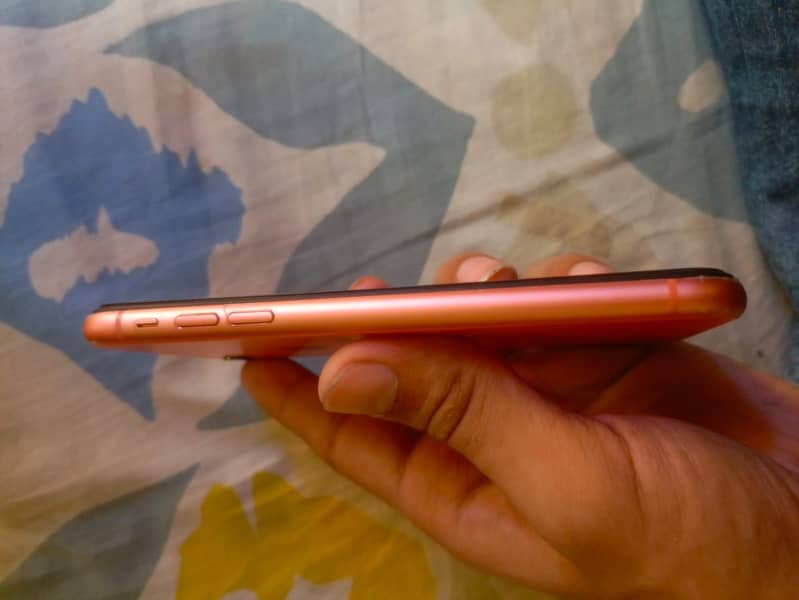 Apple iPhone XR 4