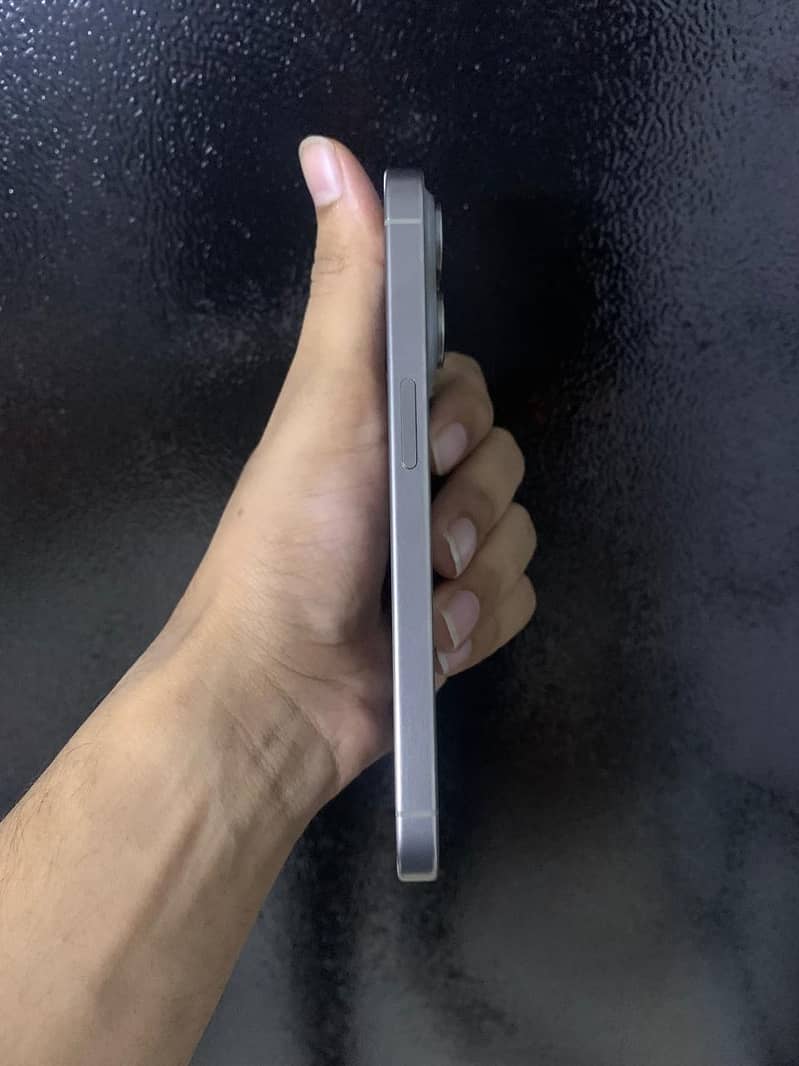 Apple iPhone 15 Pro 4